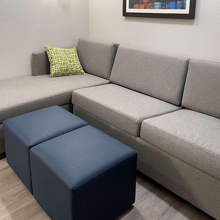 Comfort Suites Cincinnati University - Downtown Екстериор снимка