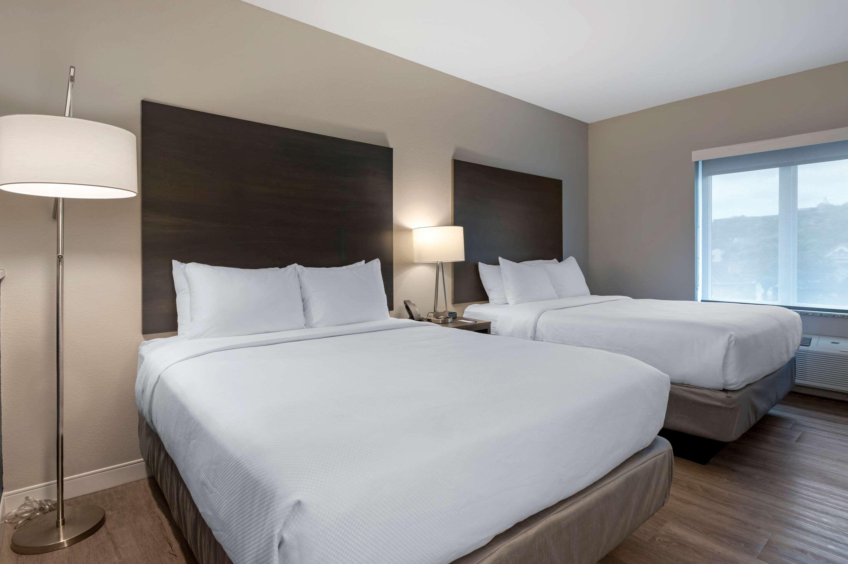 Comfort Suites Cincinnati University - Downtown Екстериор снимка