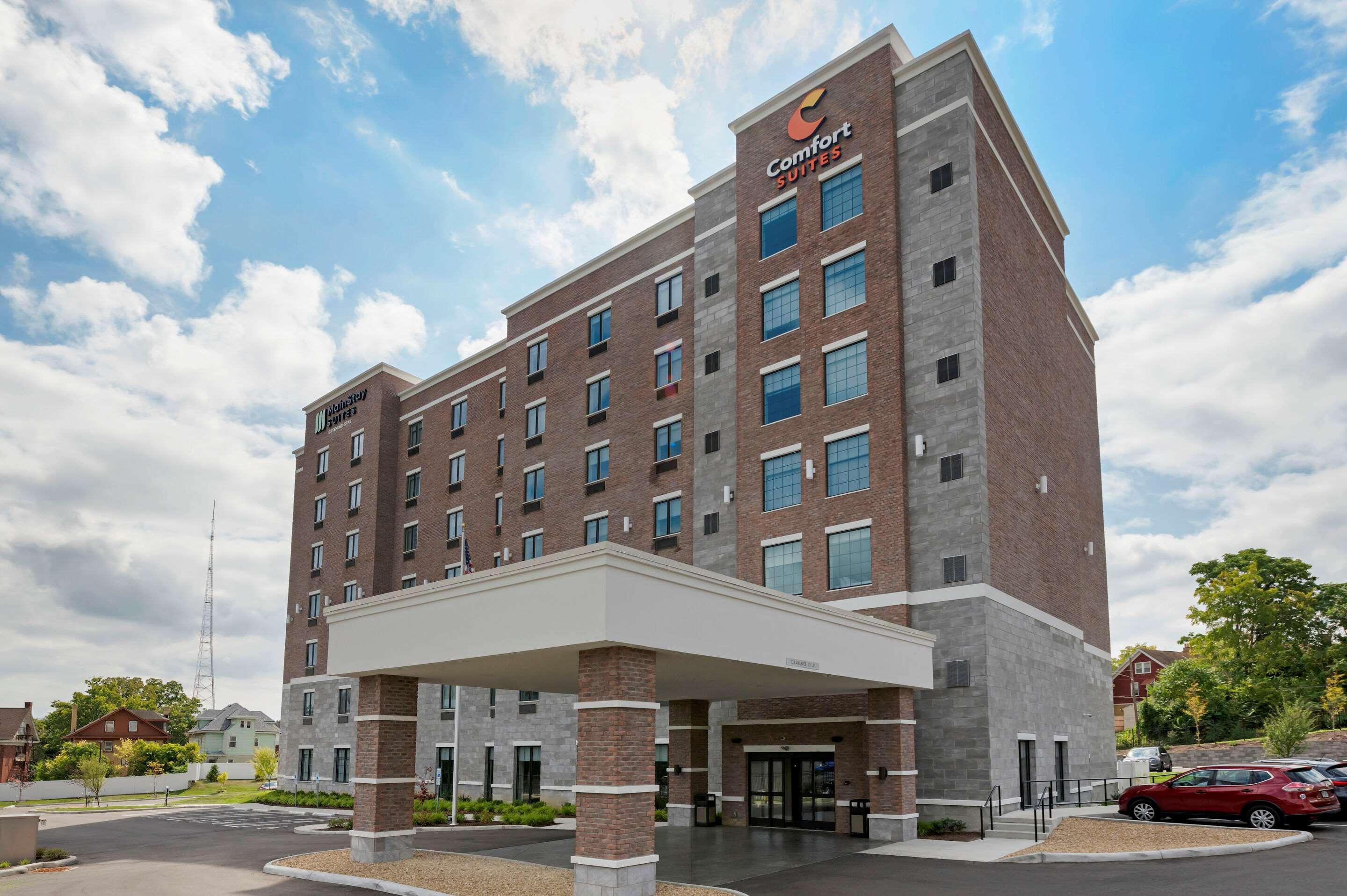 Comfort Suites Cincinnati University - Downtown Екстериор снимка